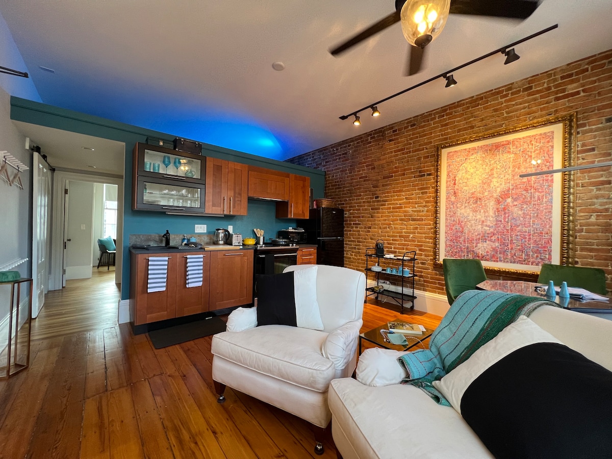 Historic Portsmouth Townhouse w/3 Parking Spaces