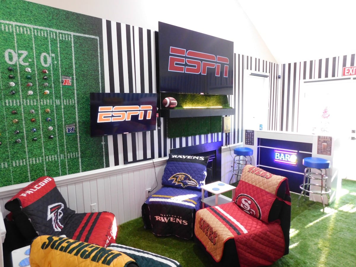 ESPN Sports Home w Golf Ping-Pong B-Ball Starbucks