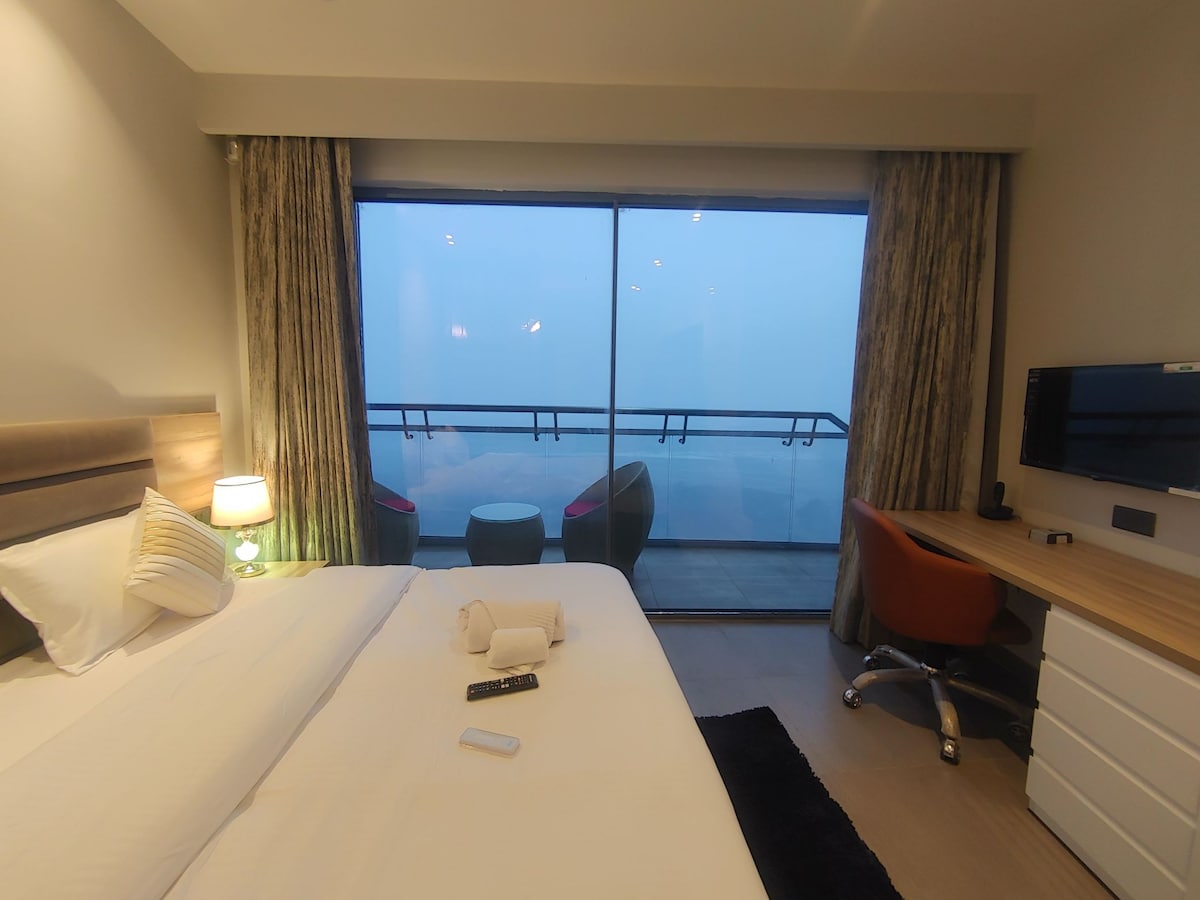 Best 5 Star Luxury River View Room in SuperNova