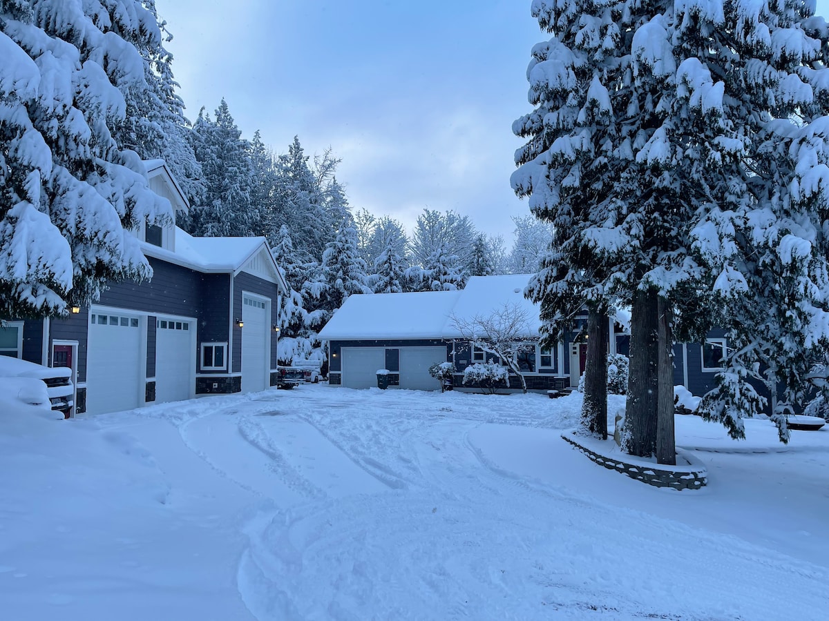 Cozy Bellingham Loft near Galbraith Mt