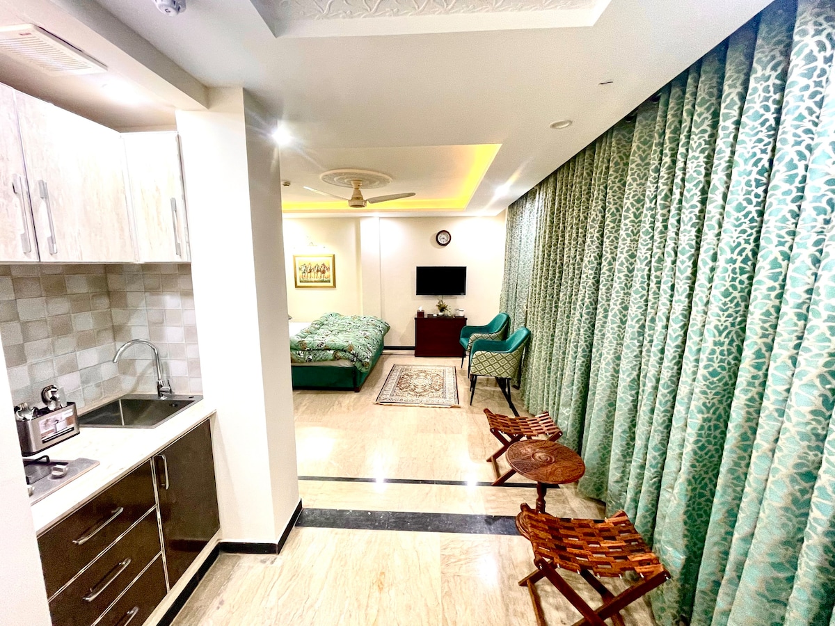 Executive Rooms opposite Airport, DHA Phase 8/Raya