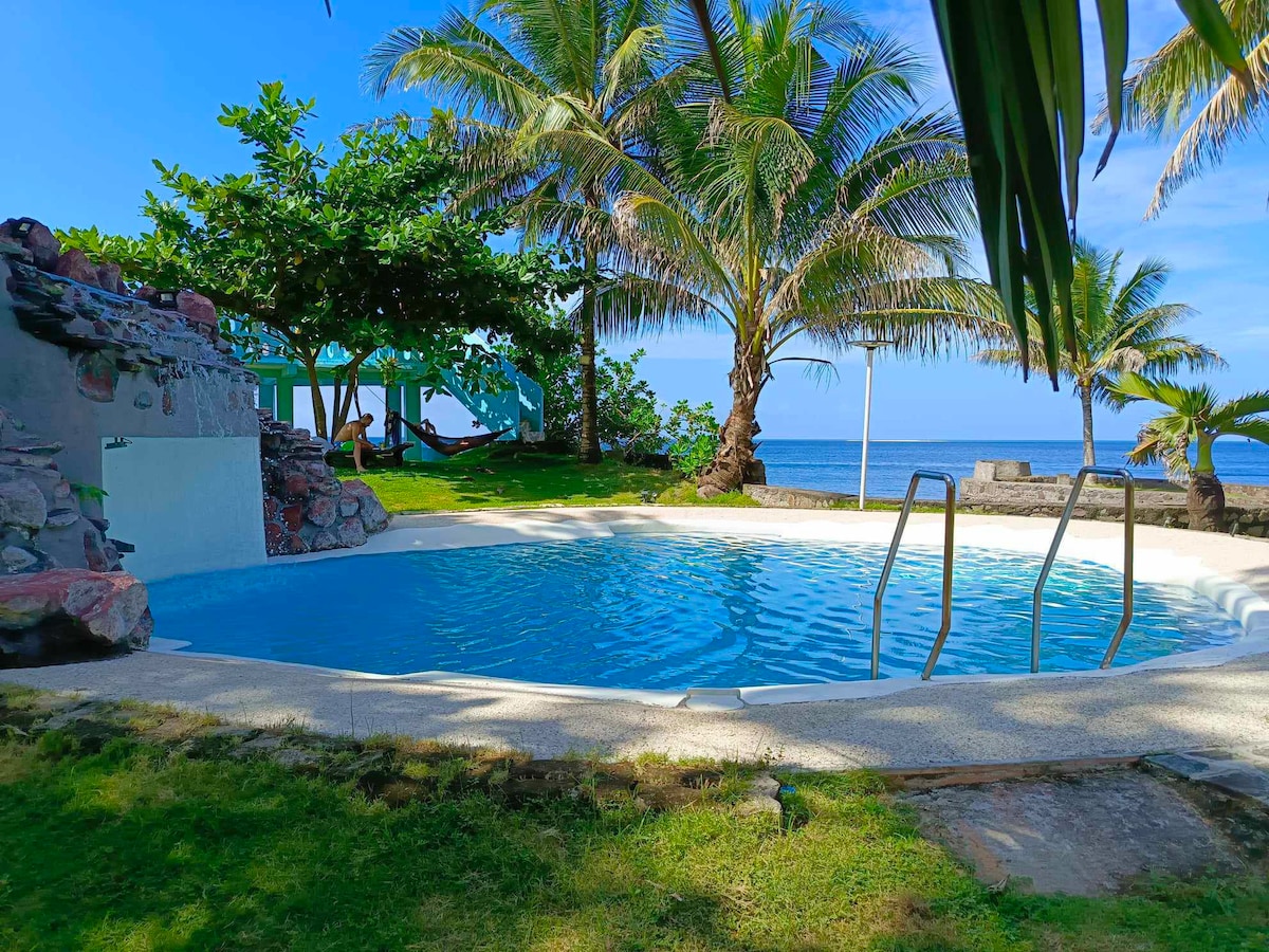 南太阳海滩度假村（ Puesta del Sol Beach Resort in Mambajao ）
