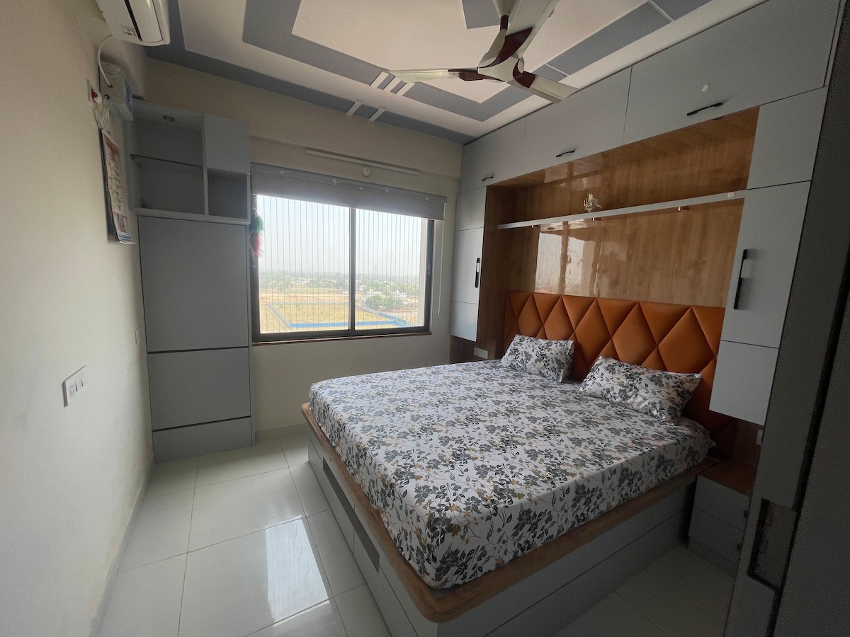 Feel own Nest in holy place Varanasi Near Airport