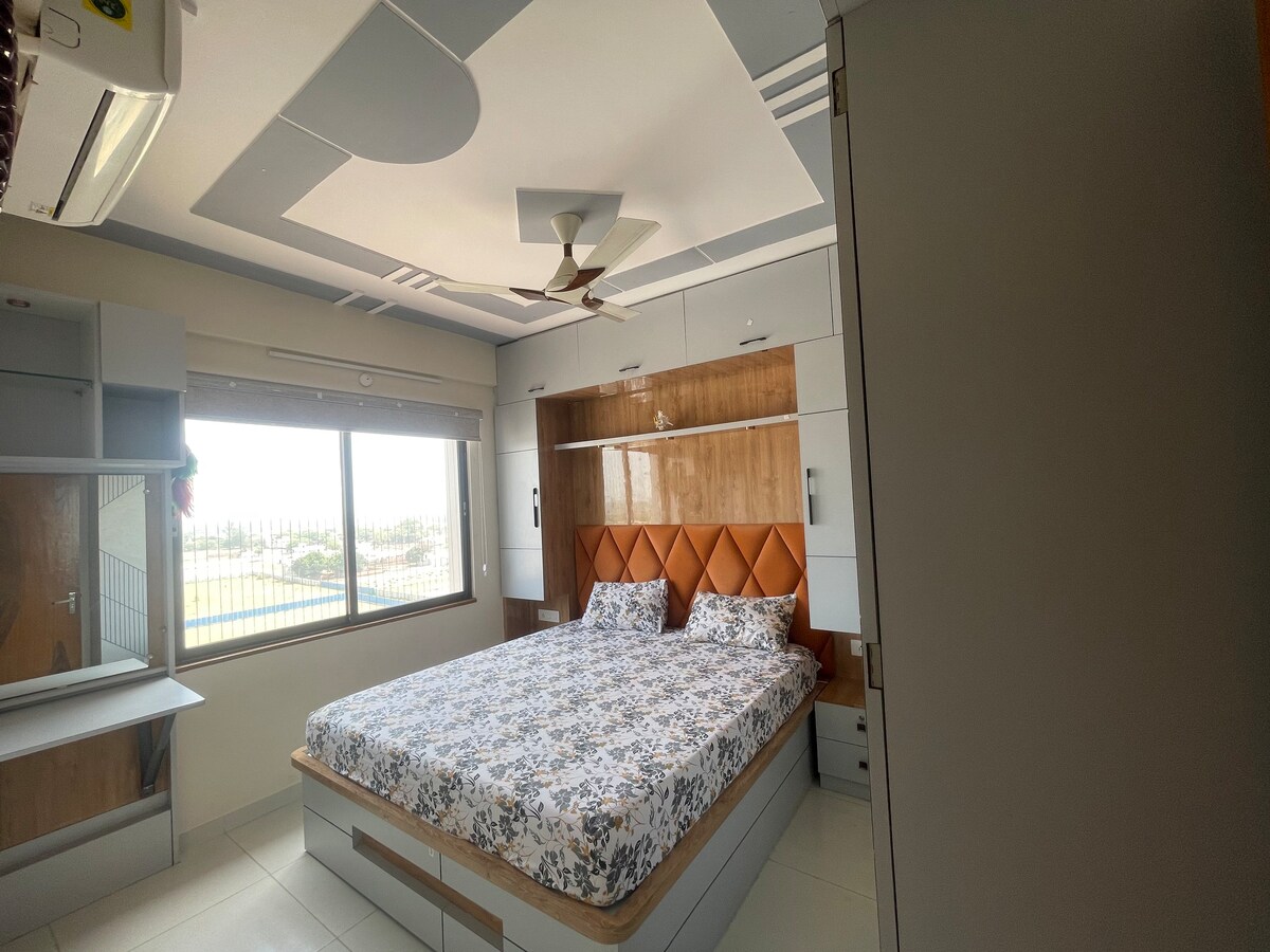 Feel own Nest in holy place Varanasi Near Airport