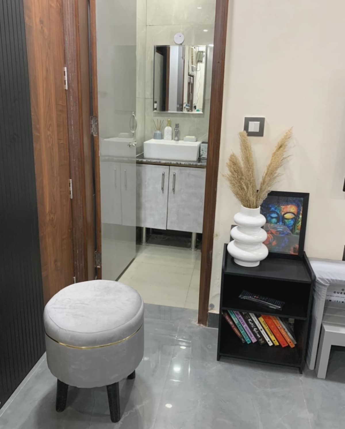 Terrace room in New Delhi with AC- family friendly