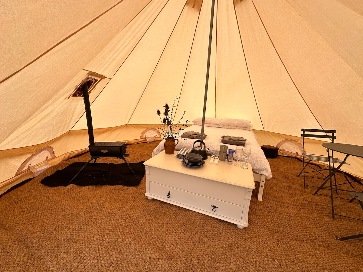 Meadow View Bell Tent + Hot Tub/Sauna