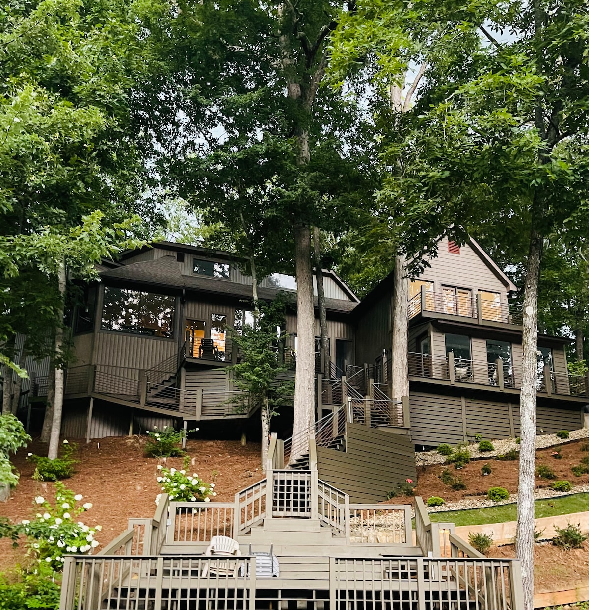 Grand Lakeview: Double decker dock, hot tub