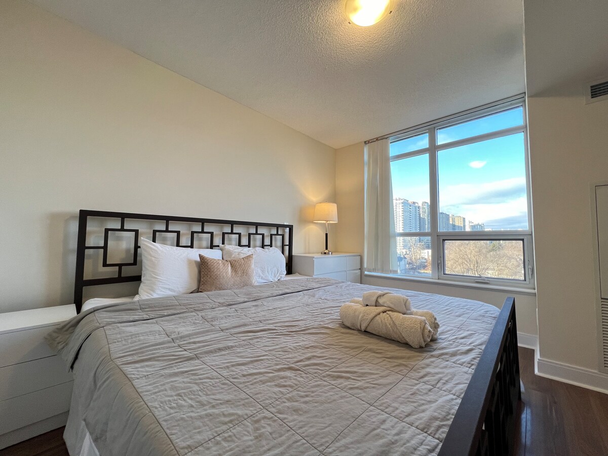 Stylish 2 BD | 2 BA Family Unit, Steps from Subway