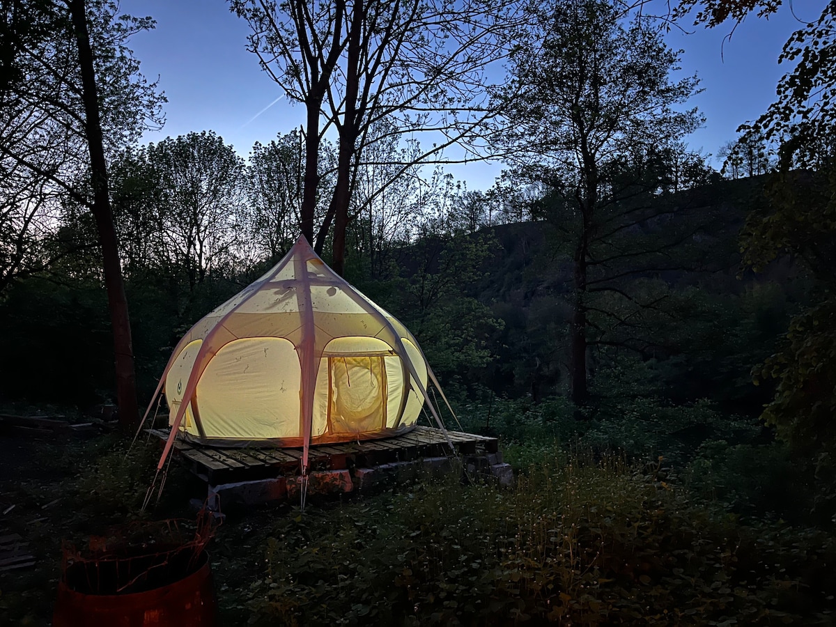 Wassergrundstück mit Glamping Zelt