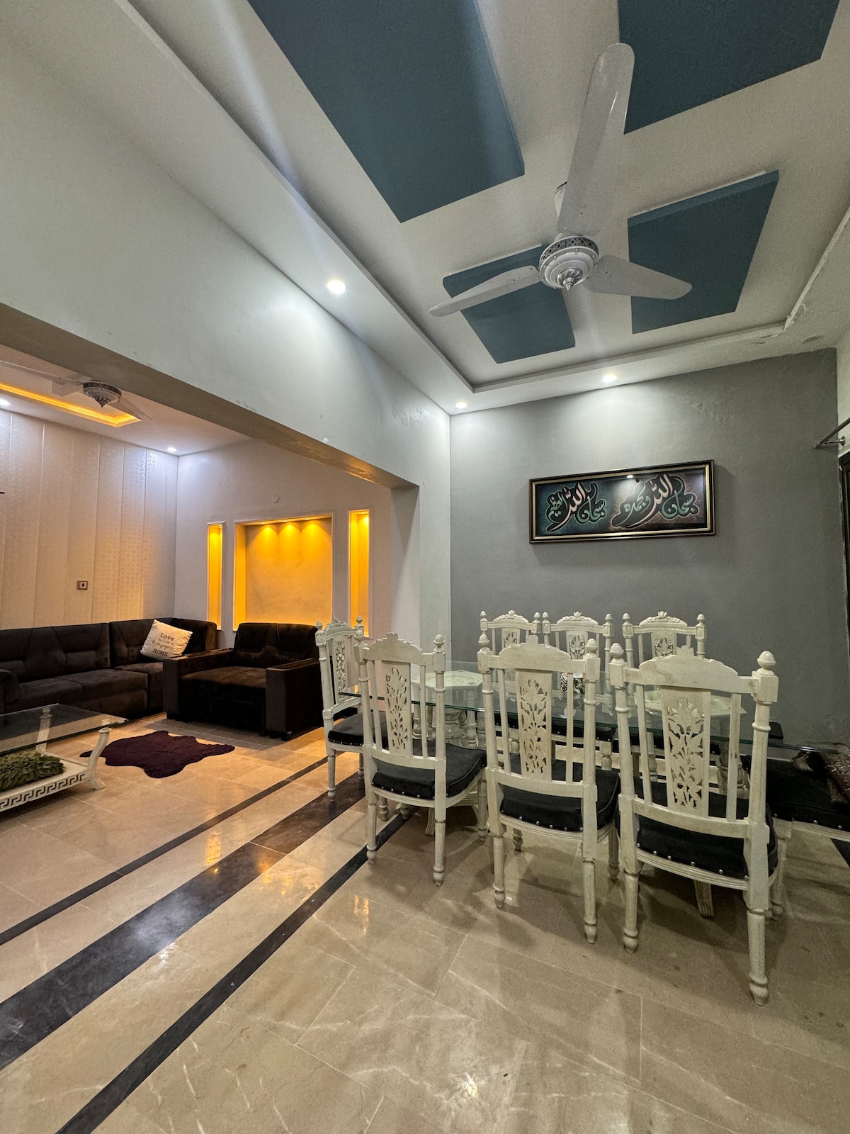 Luxury 4-BR House in Jehlum