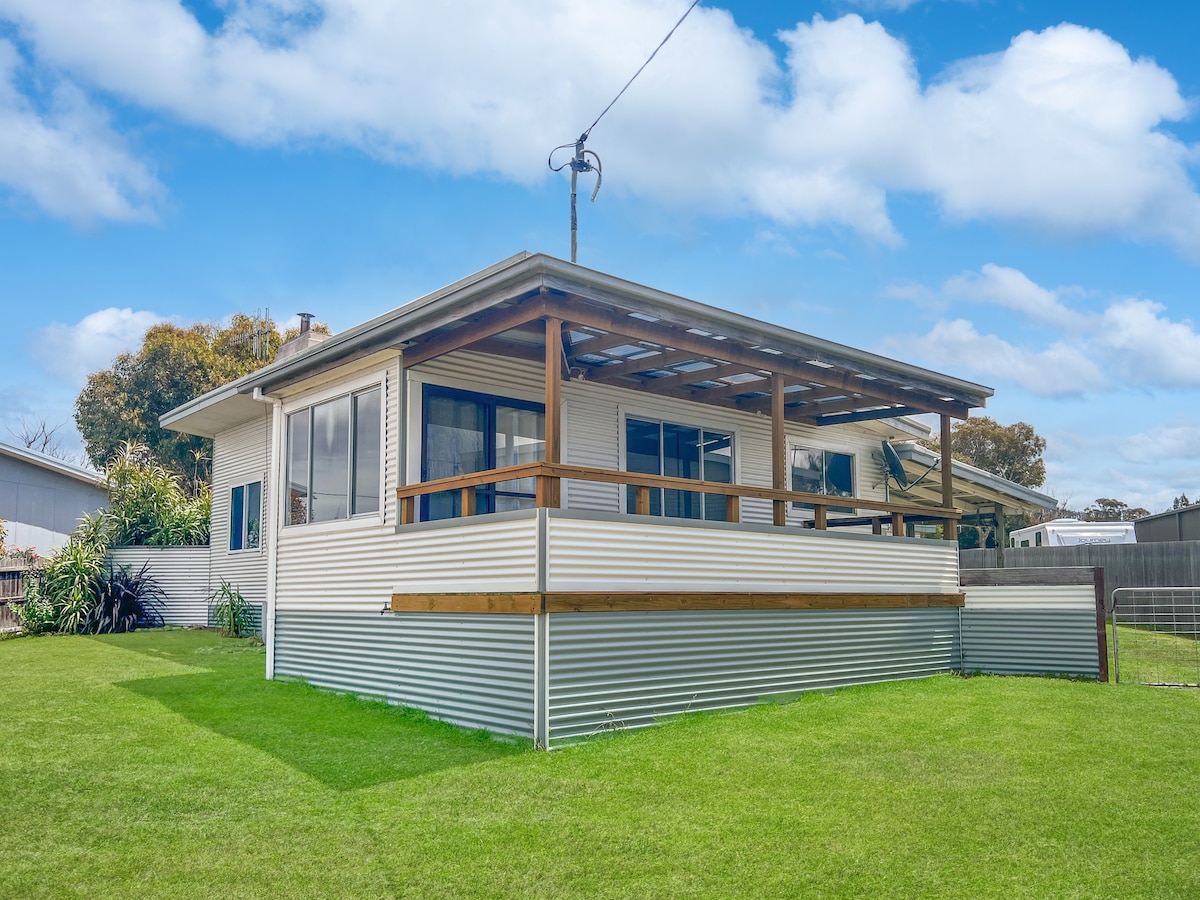 Wave Side Cottage | Sleeps 5