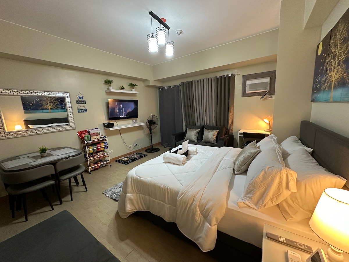 Cozy Studio in Araneta City Premium Disney+Netflix