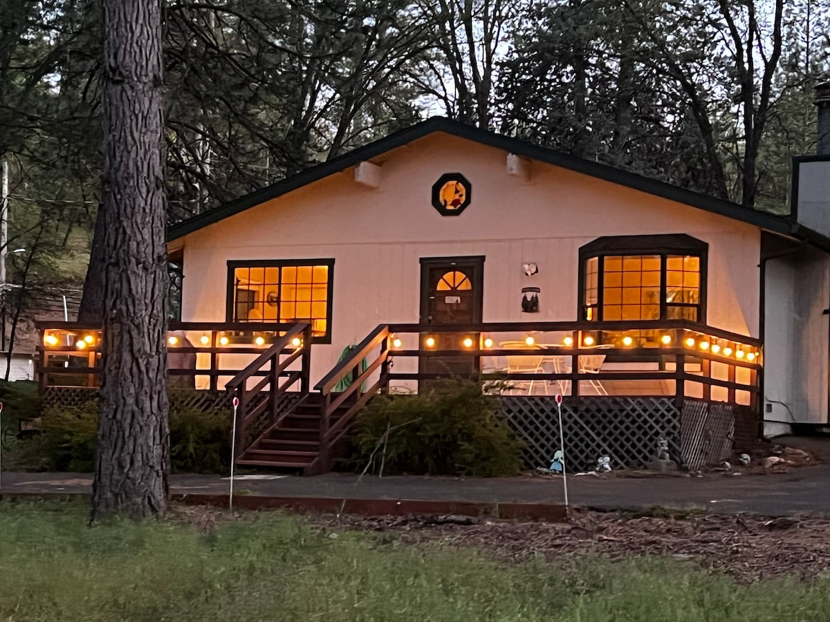 Cozy Home at Yosemite Gateway!