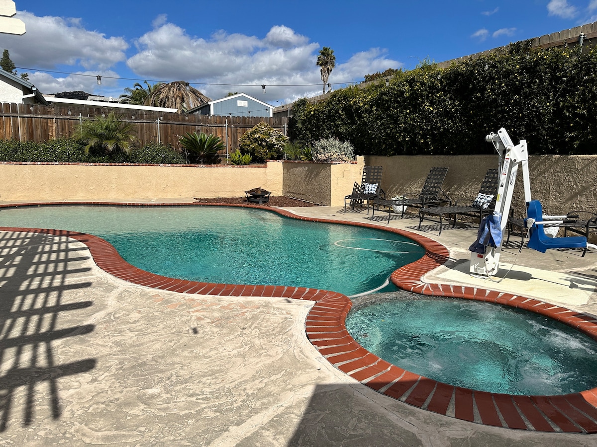 Bright and Cheery Pool Home