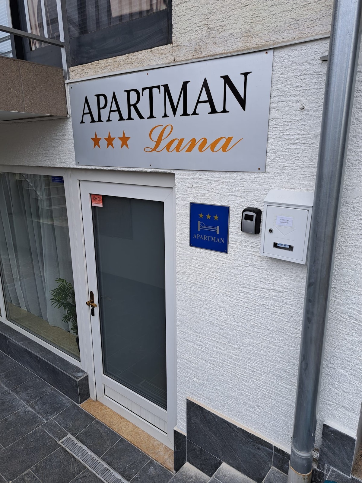 Apartman Lana -免费停车，位置优越