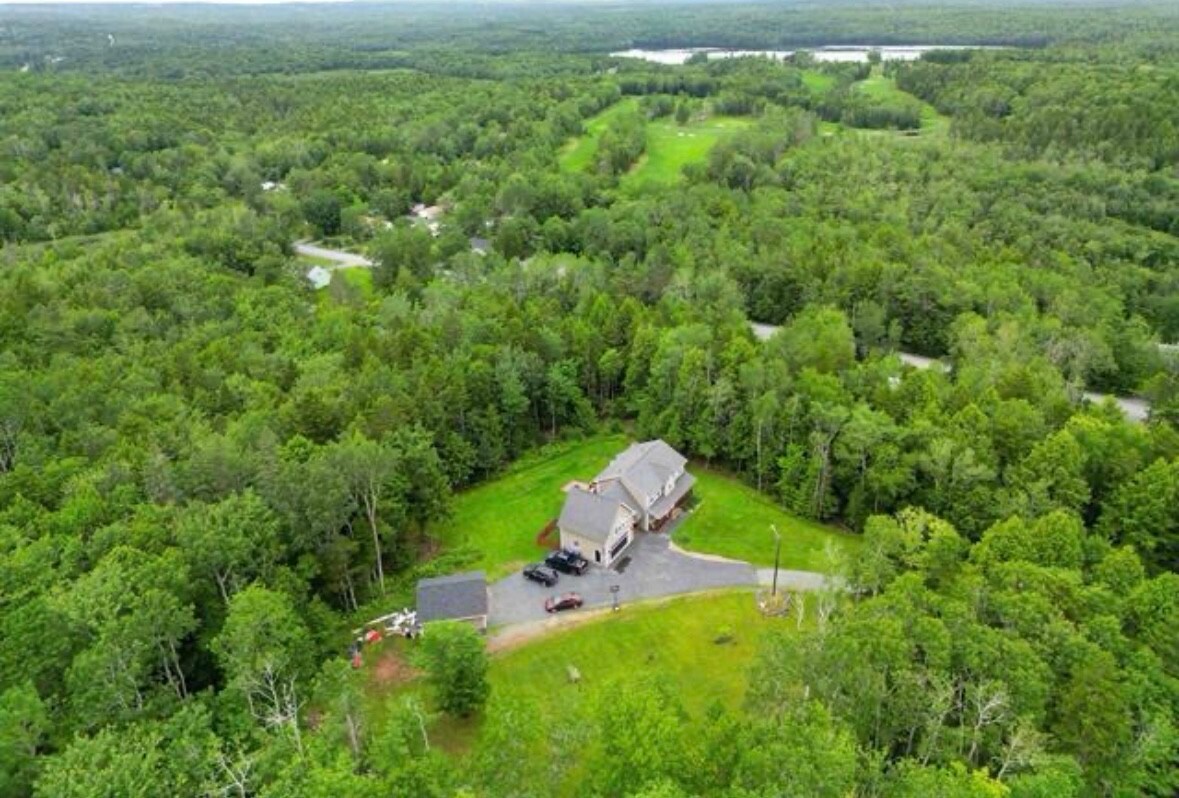 Tranquil Oasis: Private Estate, Pool & Hot Tub