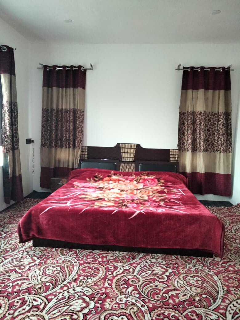 Stay at Sunset View Gulmarg