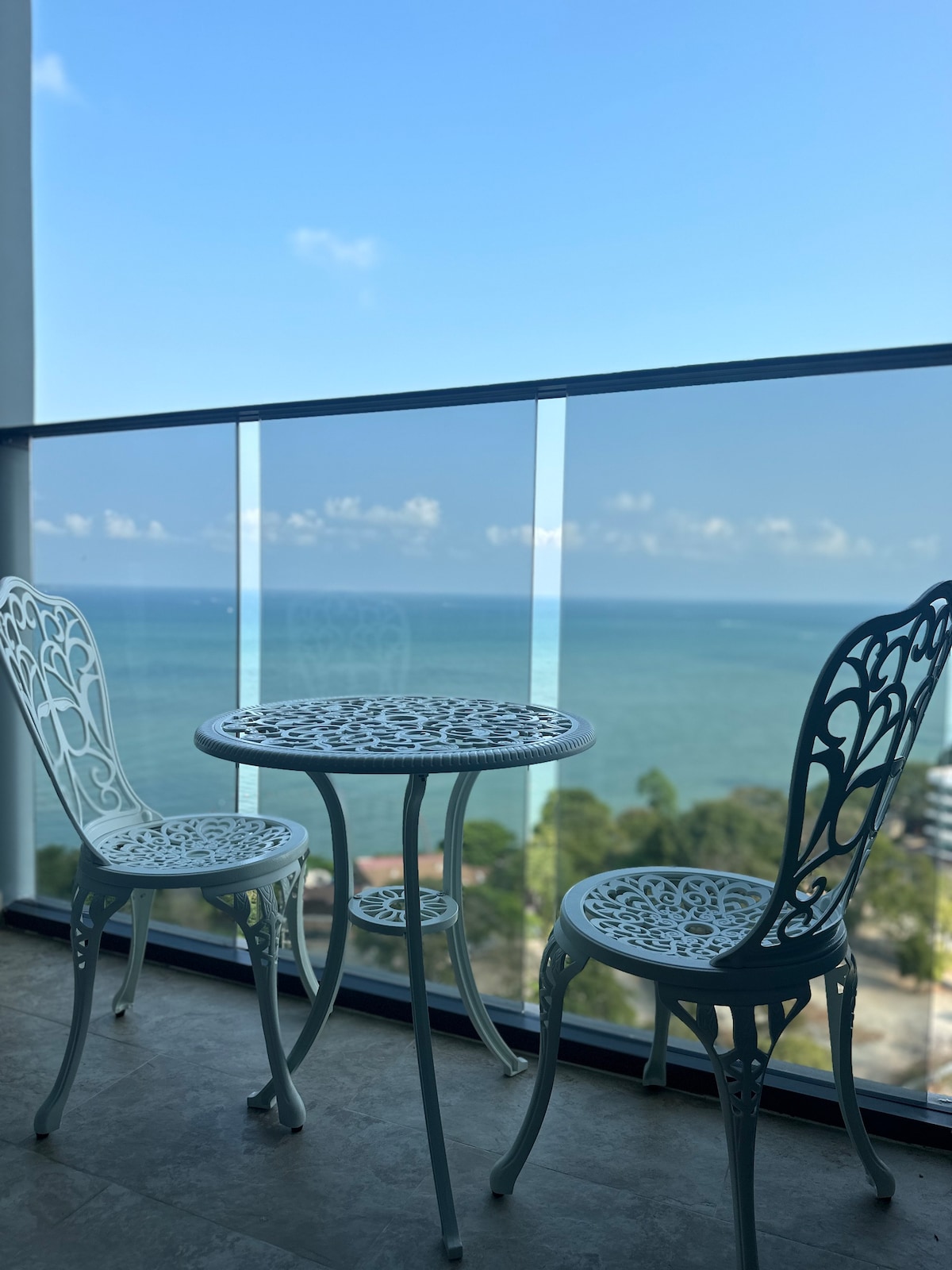 124 Luxury suite Ocean View with motorcycle