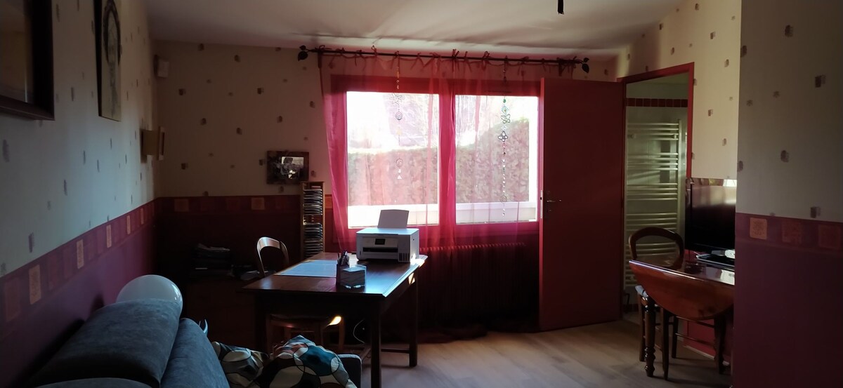 chambre spacieuse, au calme, sdb privée