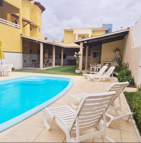 Casa Amarela frente Mar em Condomínio