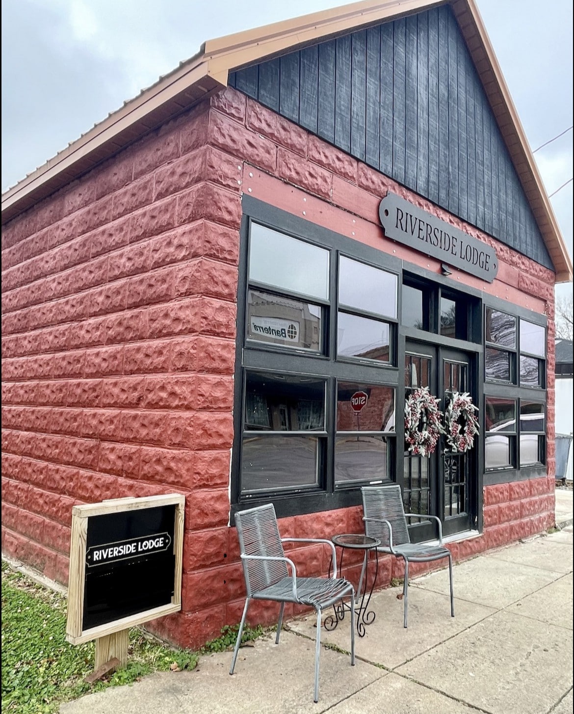 Tiny home, river views in Elizabethtown, IL