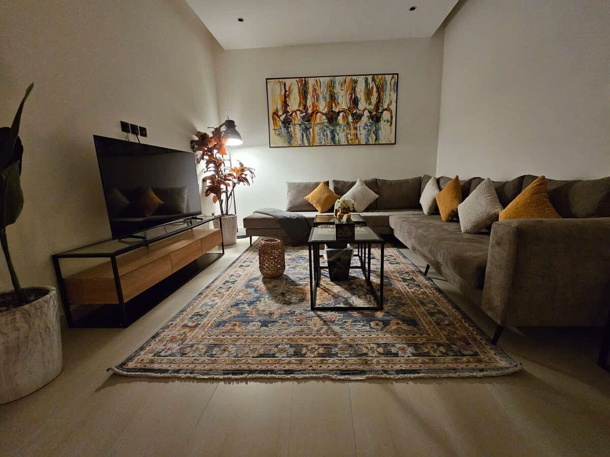 Almalqa Luxury Apartment with smart self entrance