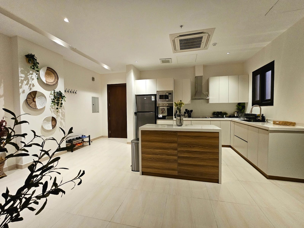 Almalqa Luxury Apartment with smart self entrance