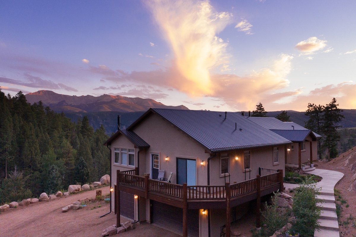 带热水浴缸和景观的山间小屋