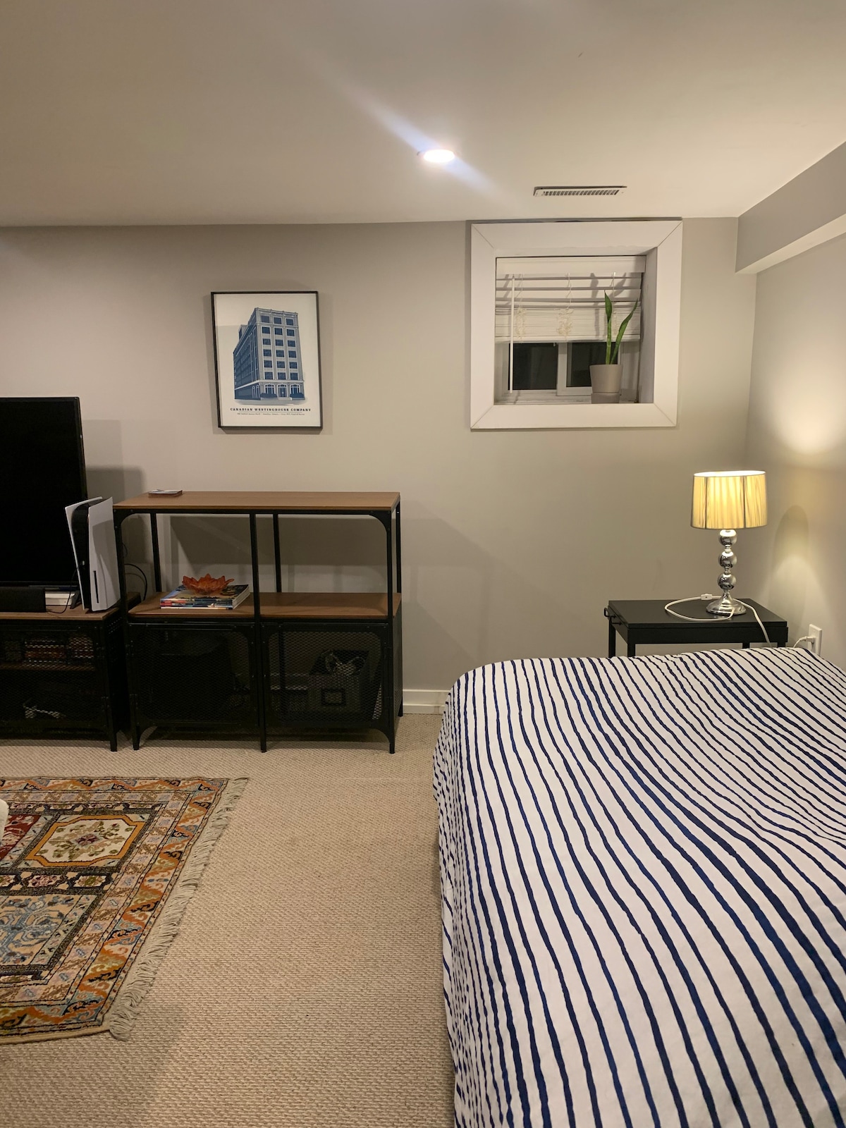Cosy Hamilton basement suite for one guest only