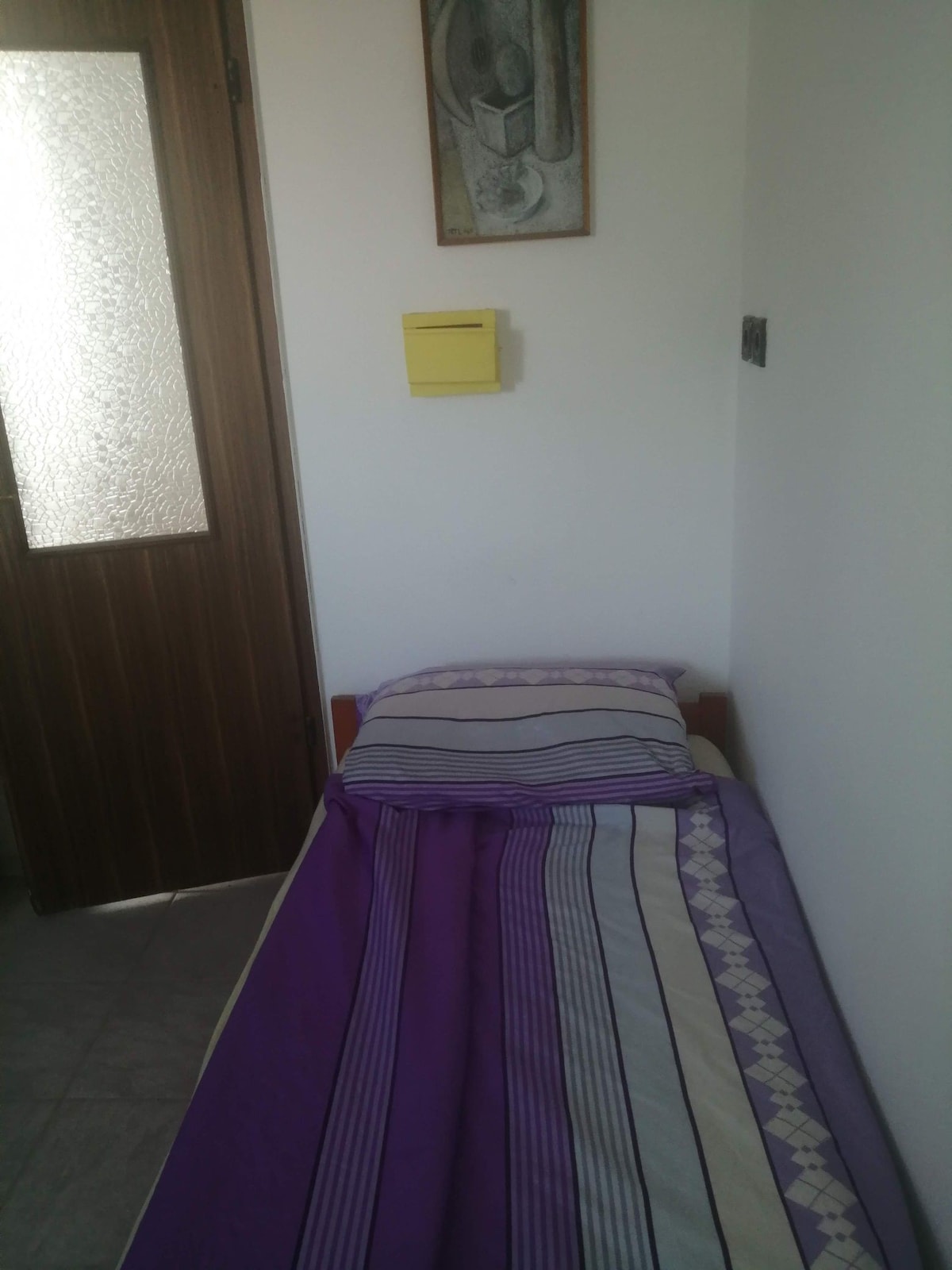 Malomtavi是一间可供3人入住的房间。