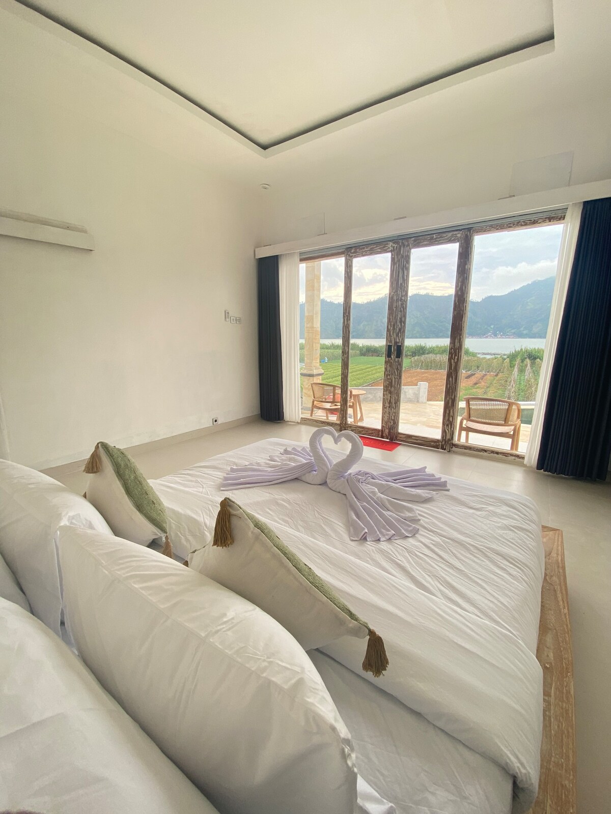 Private 1 Bed Room with Lake View