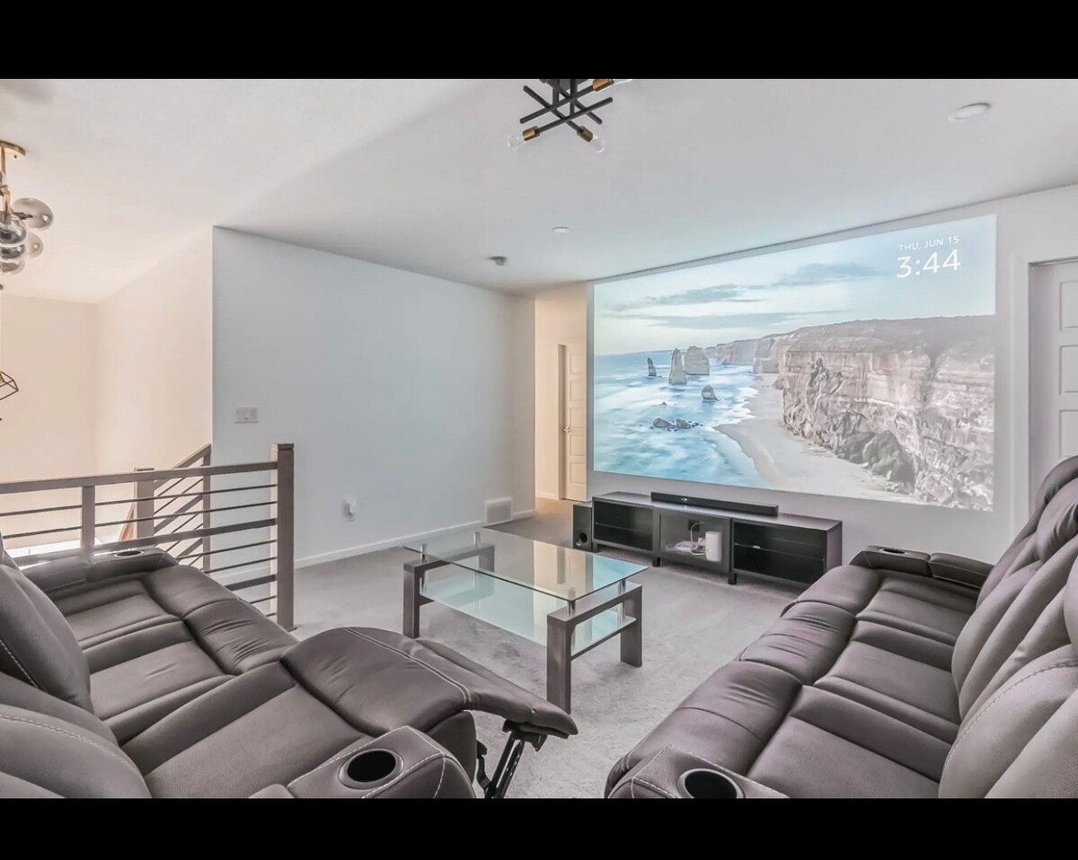 Luxury Home | Theater  | Sleeps 7 
| AC | Garage