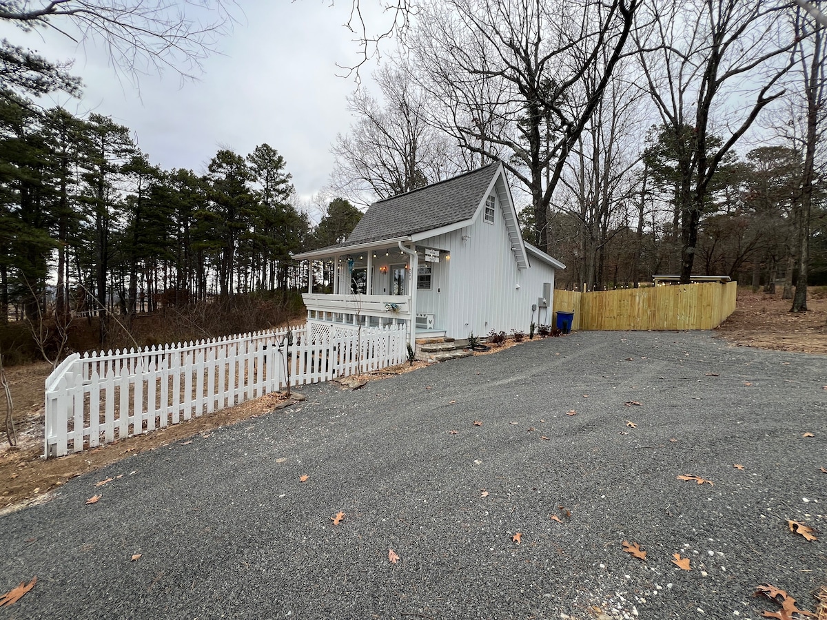 The Enchanted Cottage, Greers Ferry Lake Area