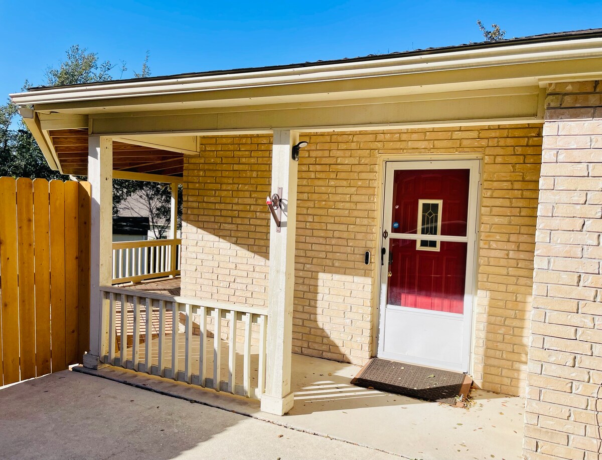 Hill Country Cottage