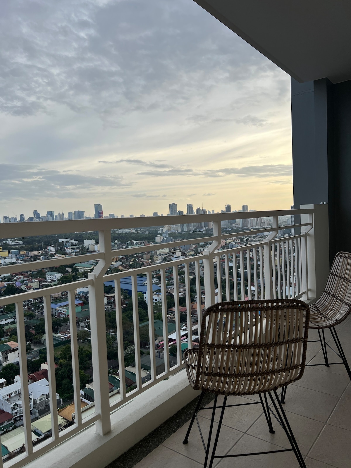 Staycation Quezon city orabella for2 w balcony