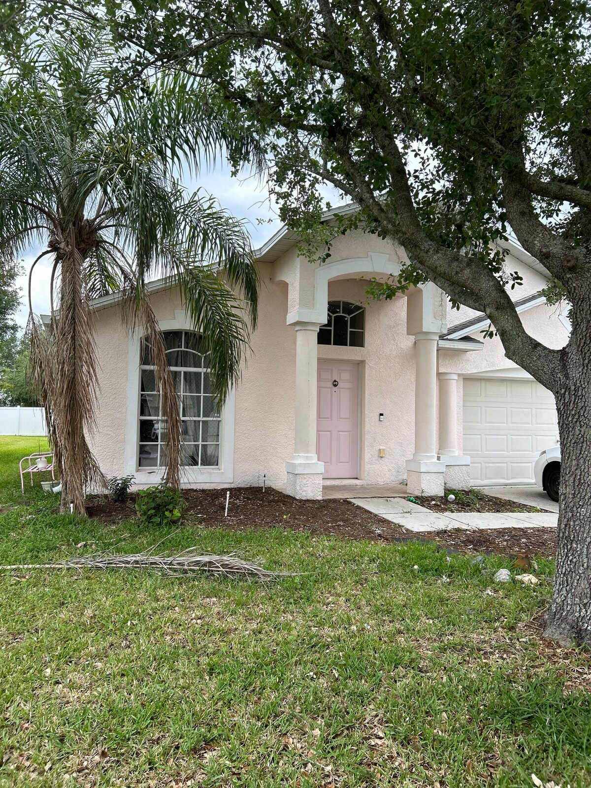 It’s a girly and pink house.