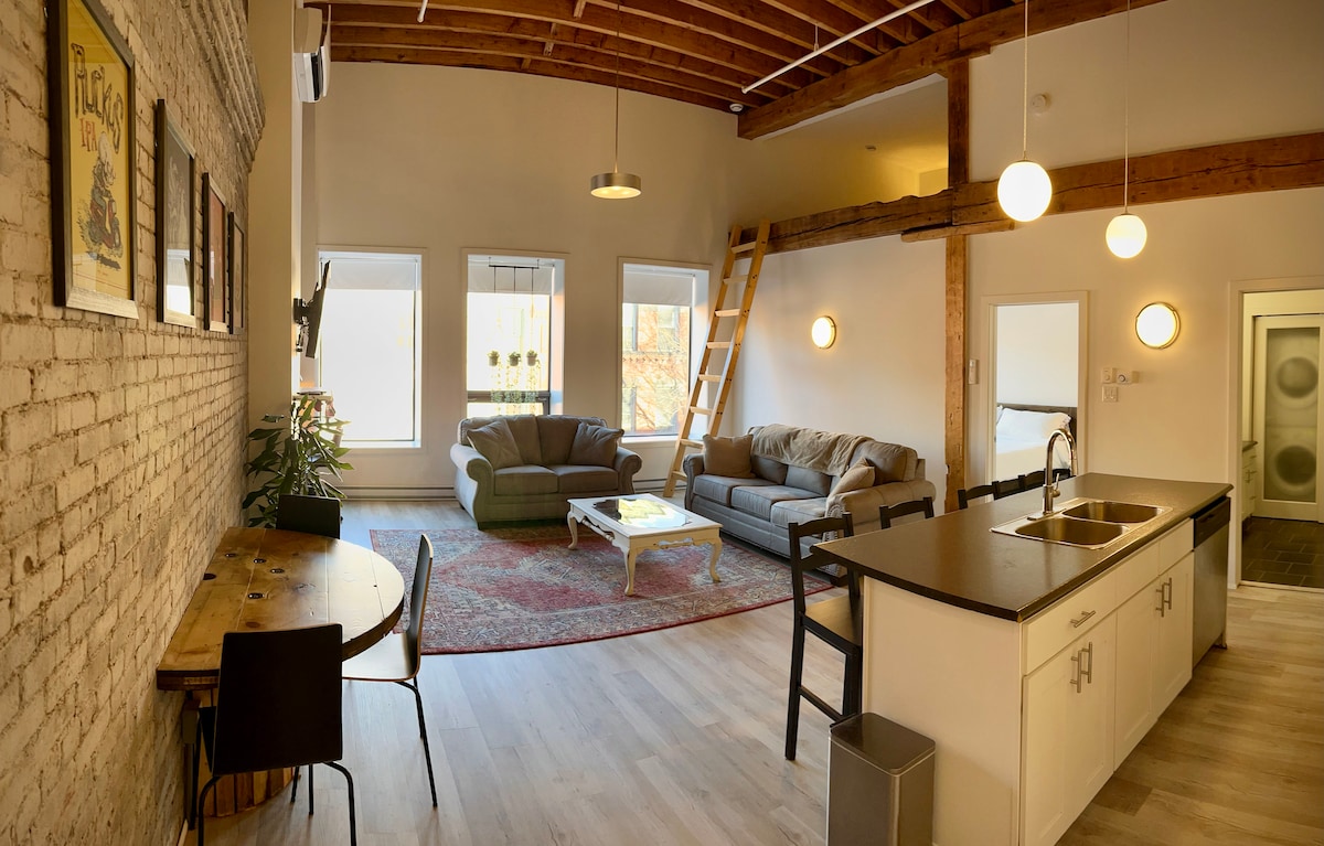 Top Floor Heritage Space w/ Loft