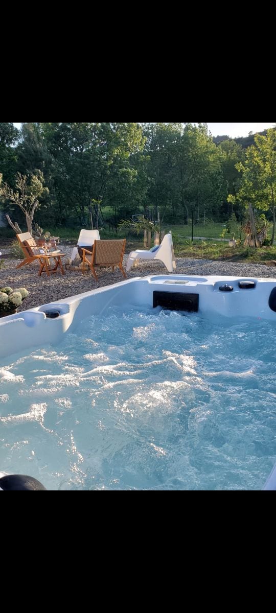 Corbières/Chalet/Jacuzzi