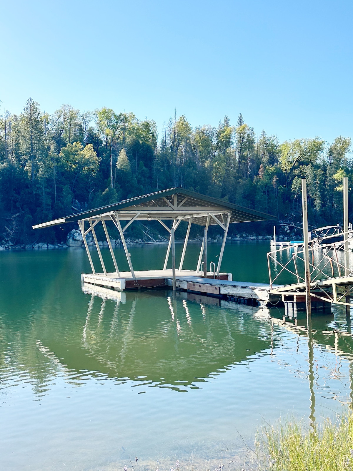 Willow Cove Lodge - Lake Front