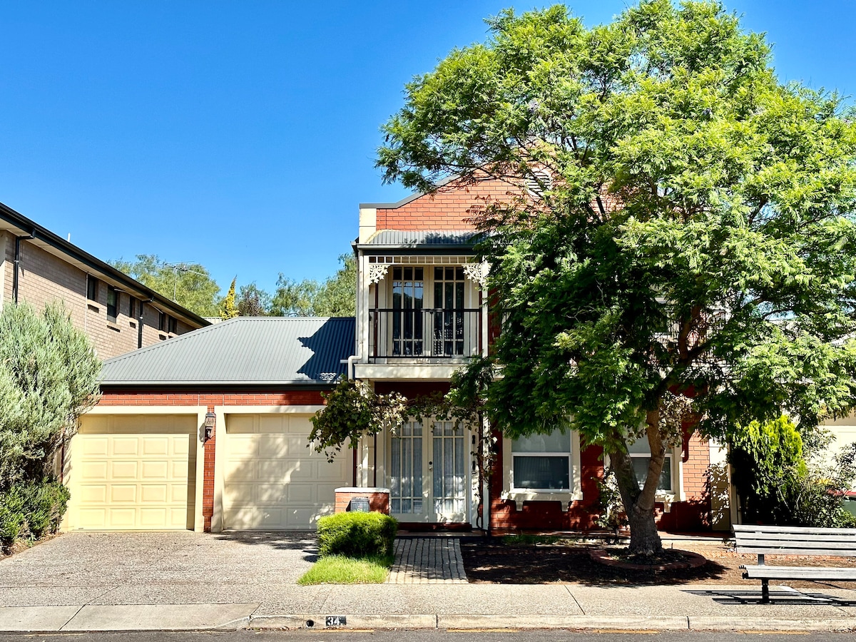 Spacious two story home in Mawson Lakes