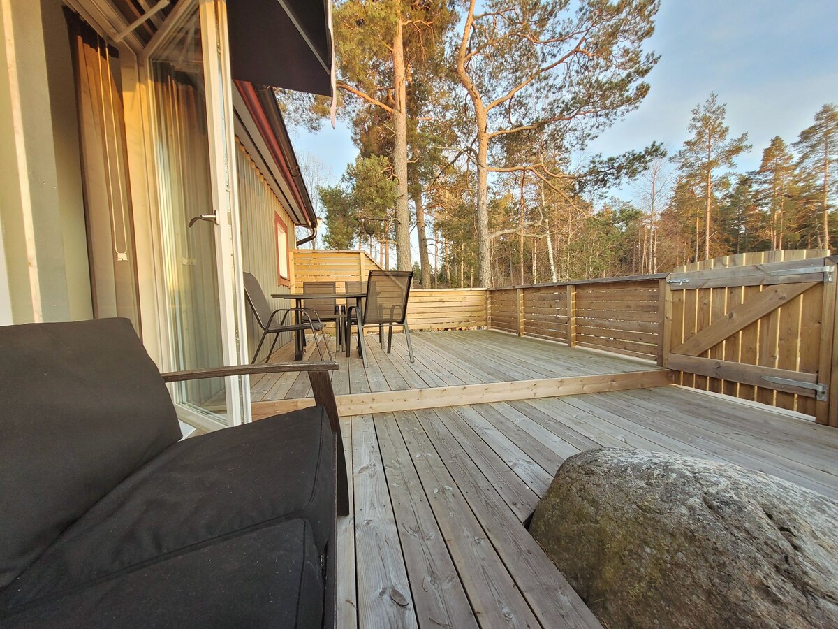 舒适的微型住宅，位于Arlanda附近的乡村