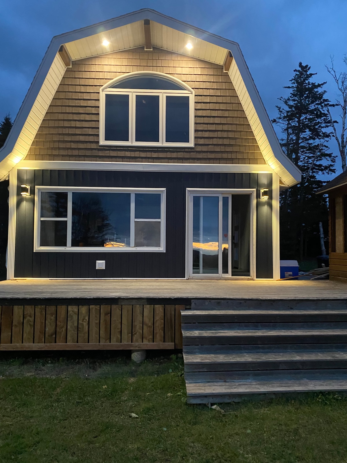 Beach loft, steps to beach!