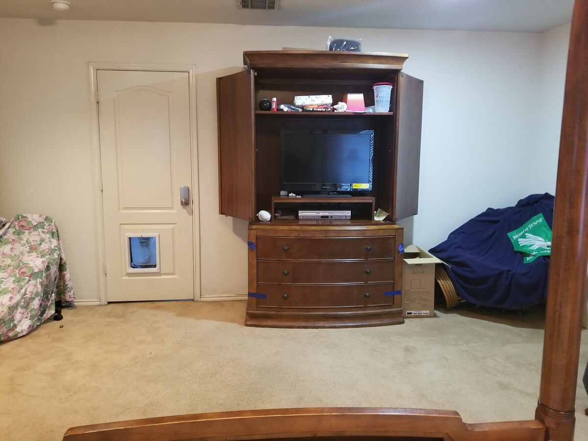 Queen Bedroom w/ Private Bath