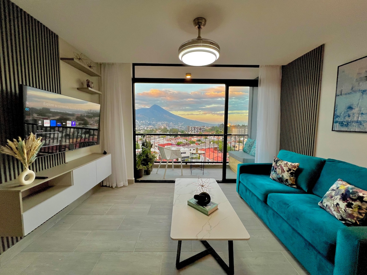 Beautiful turquoise apt with balcony and city view