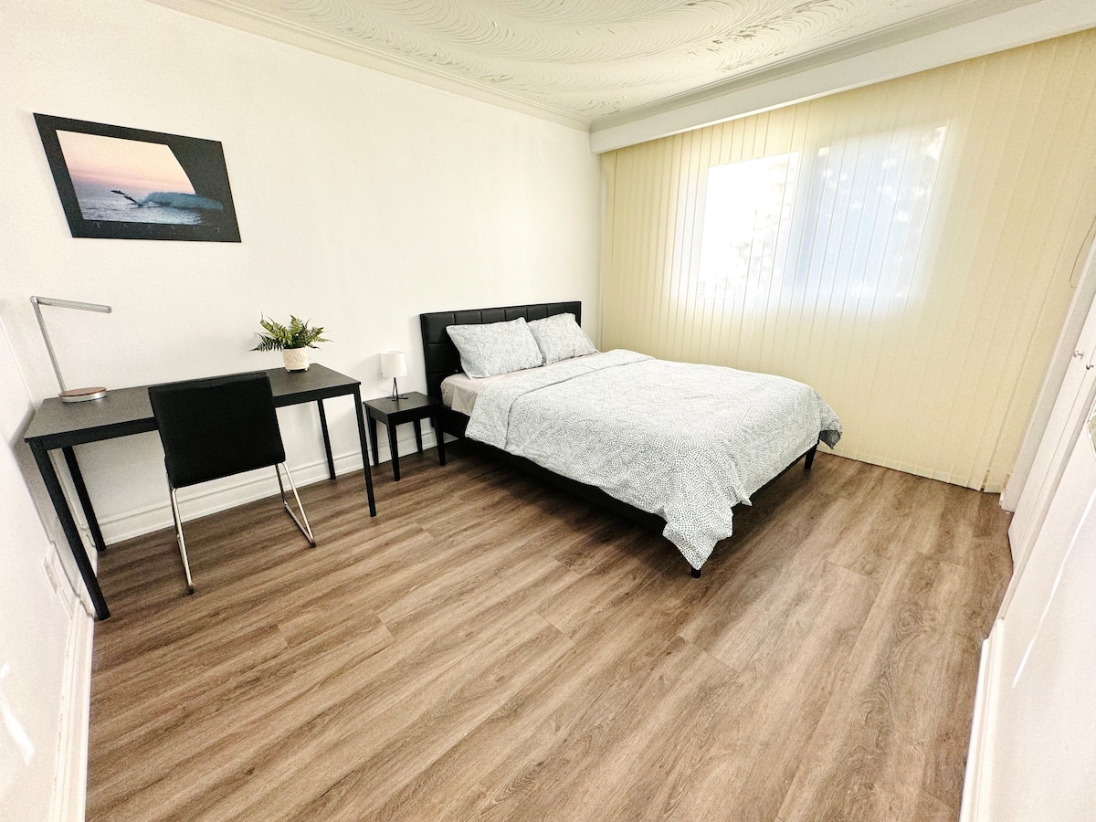 BR6-Private room near Kipling stn, Pearson airport