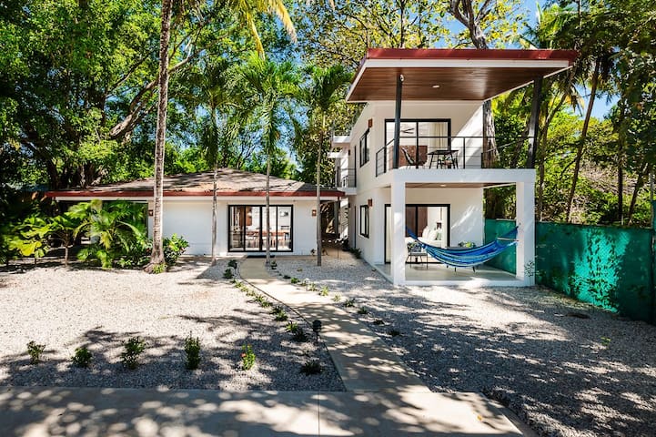Luxurious Home, Few Steps to Beach Playa Grande