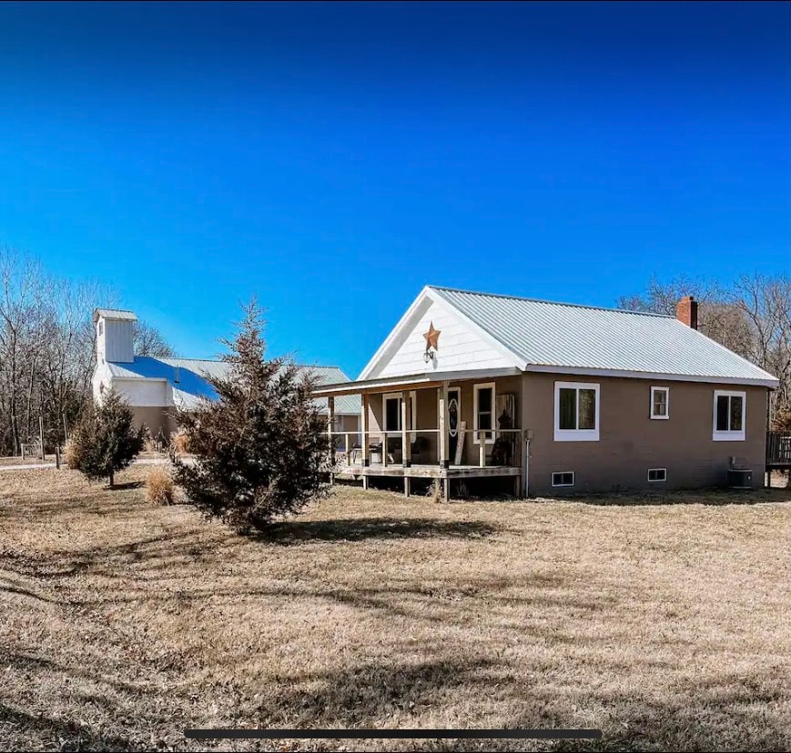 The Ardmore Lodge & Cabin (Pool/Poker Table & Bar)