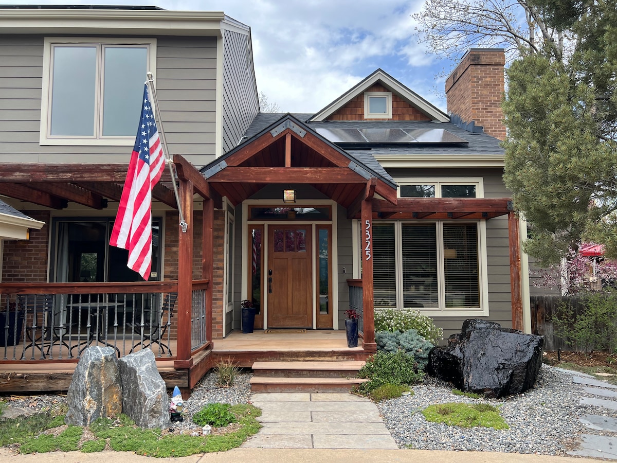 Spacious Luxury Boulder Home