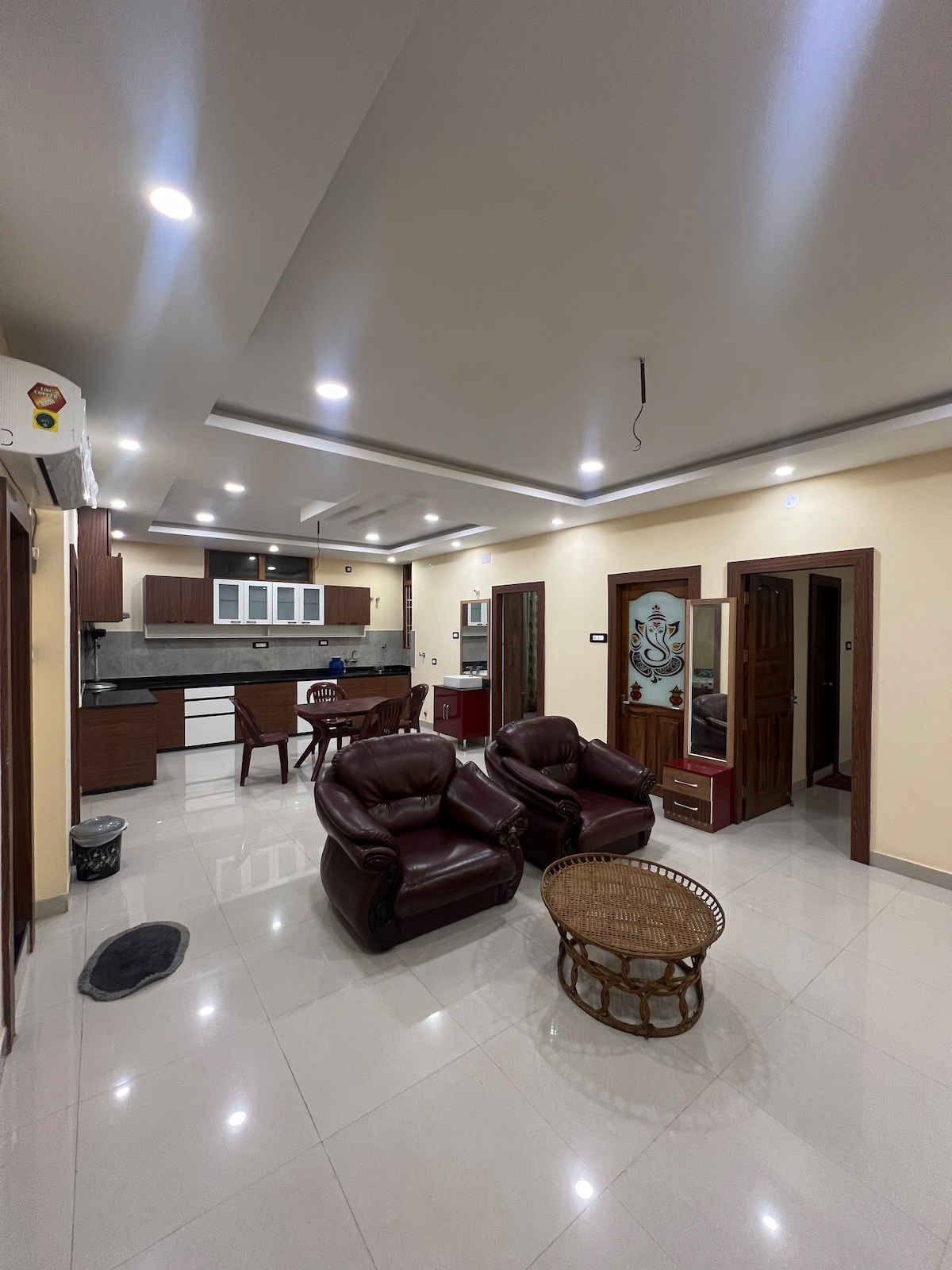 Modern Luxury AC 3 bed- Shrinath Palace Apt #1