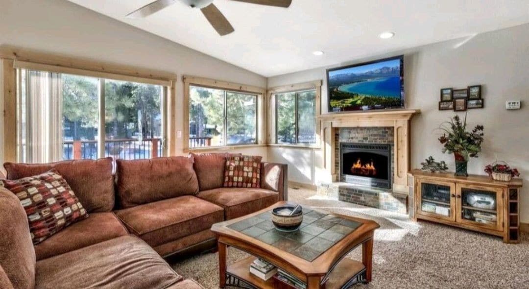 Tahoe Gem! Walk to Lake, Close to all attractions!